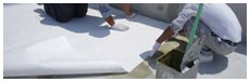 【STEP04:下地調整】主材を既存下地に密着させるための下地材です。