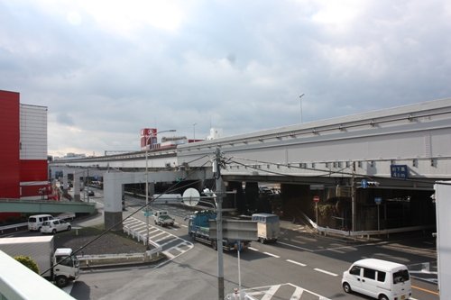 今回は塗装する区画が決まっていたので、塗装していない部分との違いが継ぎ目でくっきりと見てとれます。